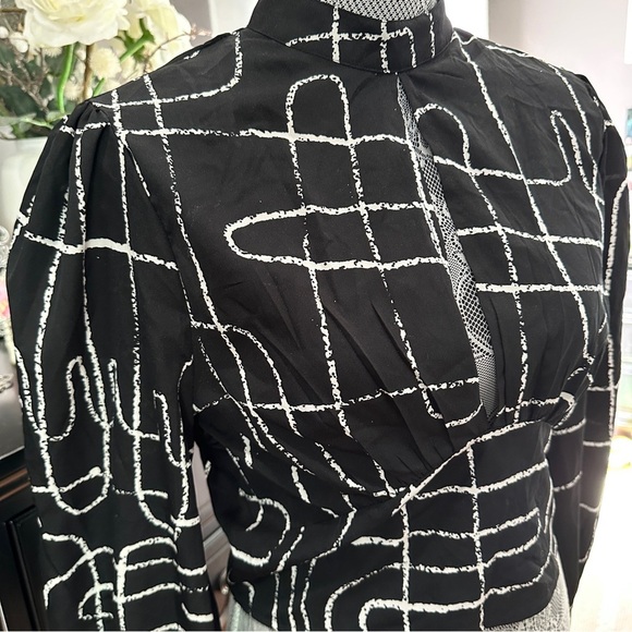 Good Soul Black White Abstract Open Back Tie Blouse High Neck size Medium - Picture 9 of 16